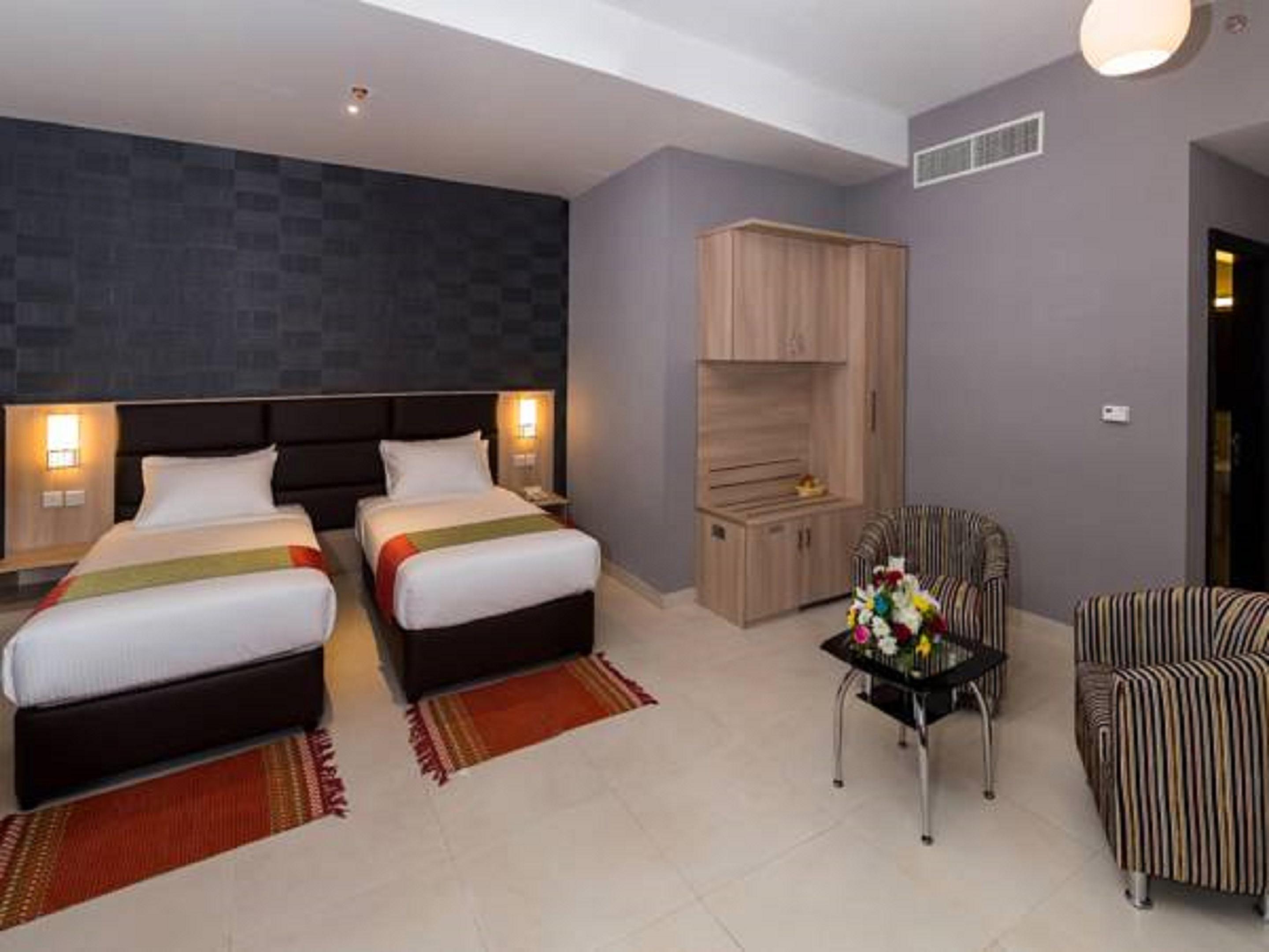 Florida Square Hotel Dubai Esterno foto