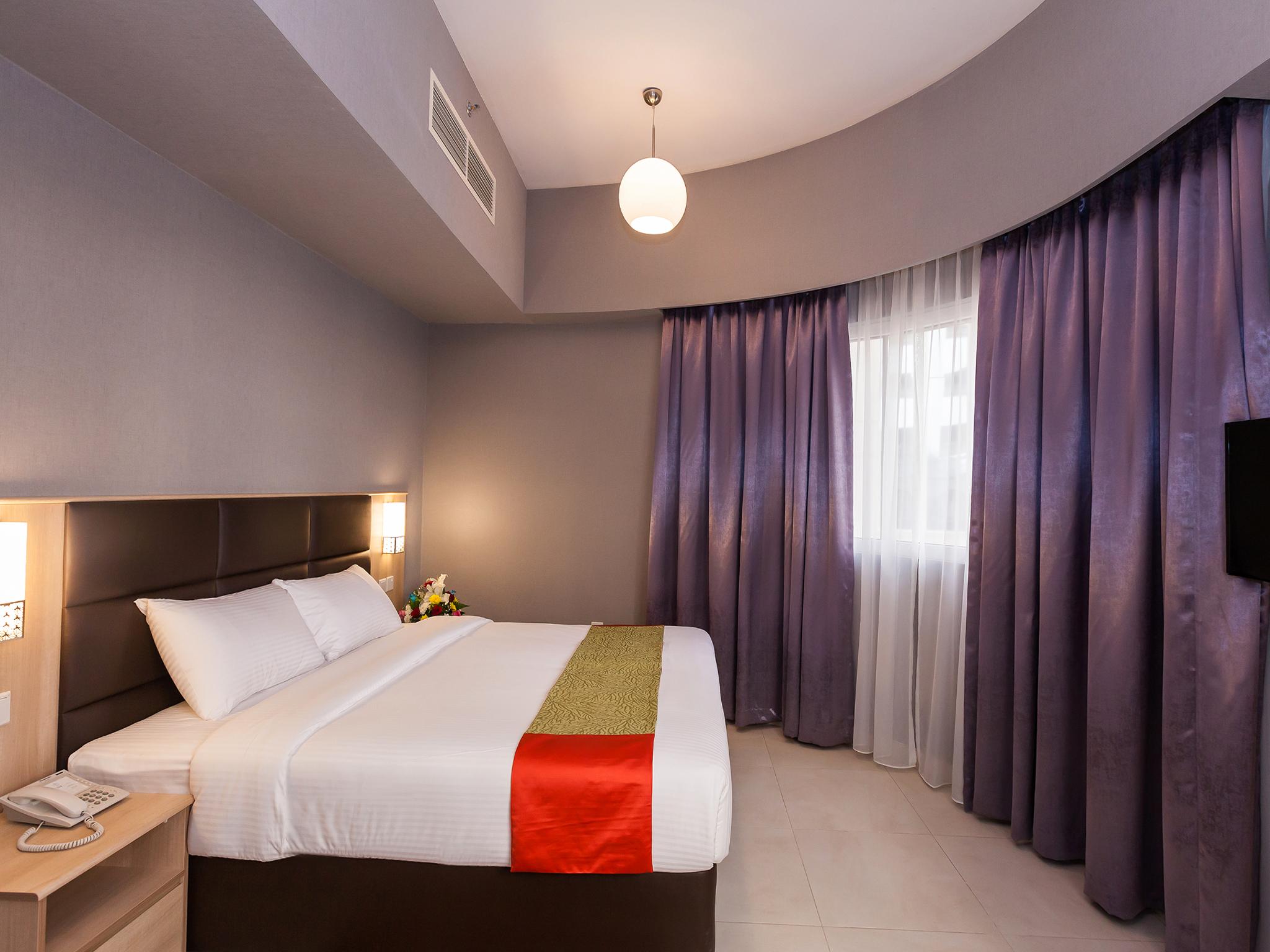 Florida Square Hotel Dubai Esterno foto