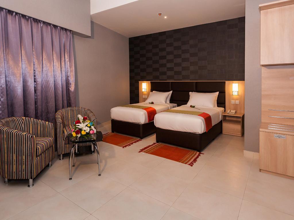 Florida Square Hotel Dubai Esterno foto