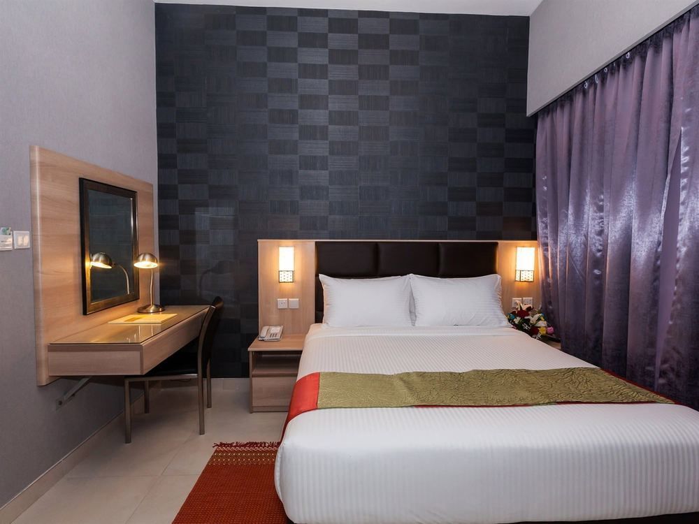 Florida Square Hotel Dubai Esterno foto